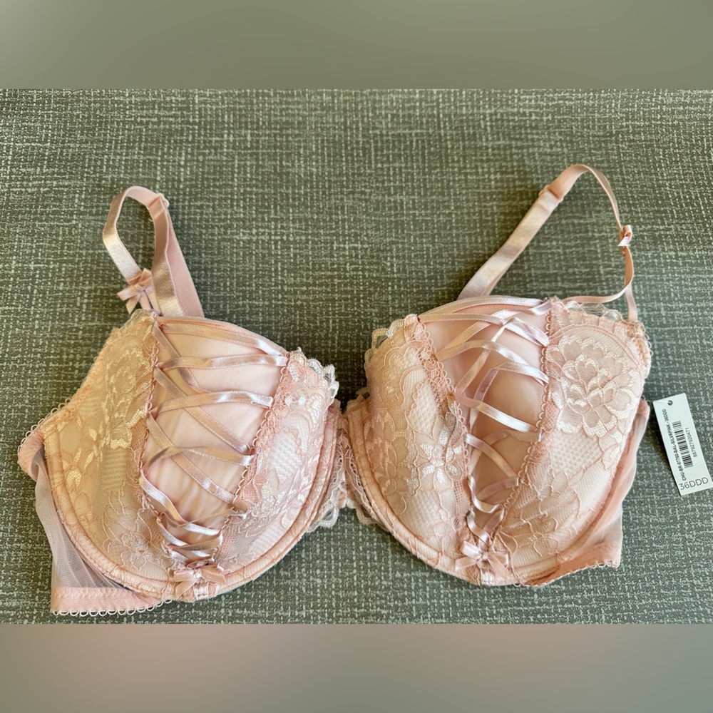 Adore Me‎ 36DDD Lace Underwire Bra Pink Ribbon Detail Lightly Padded Balconette